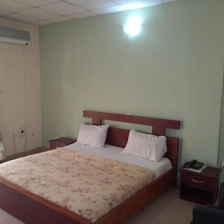 Weaver'S Hotel Абуджа Екстериор снимка